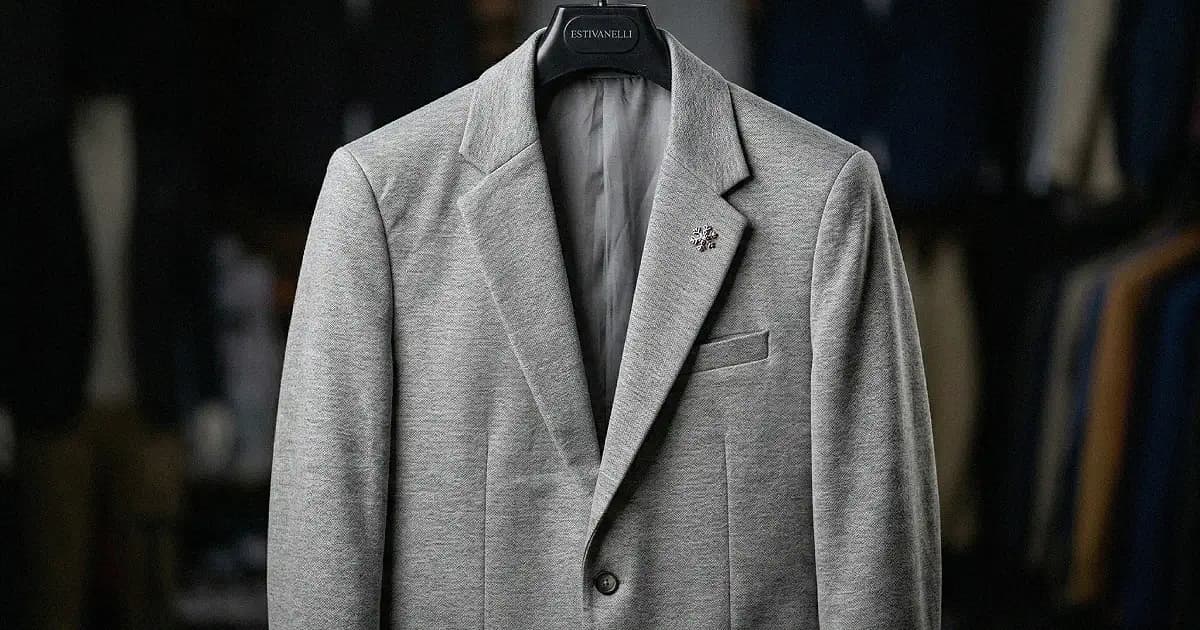 Pantalones y Blazers para Hombre: Vestir Formal en el Calor Cruceño